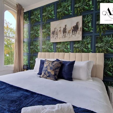 Two Bedroom Mansion House Apartment By Az Luxury Stays Newmarket With Parking And Wifi מראה חיצוני תמונה