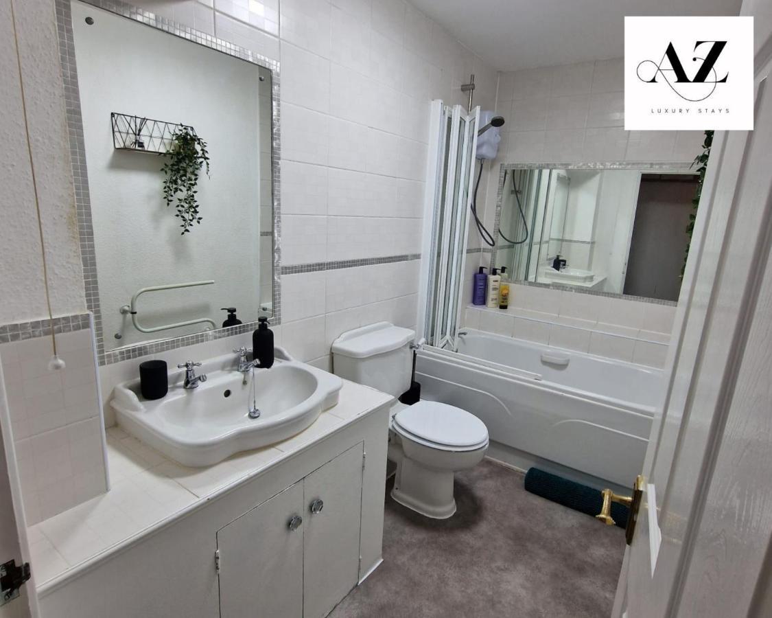 Two Bedroom Mansion House Apartment By Az Luxury Stays Newmarket With Parking And Wifi מראה חיצוני תמונה